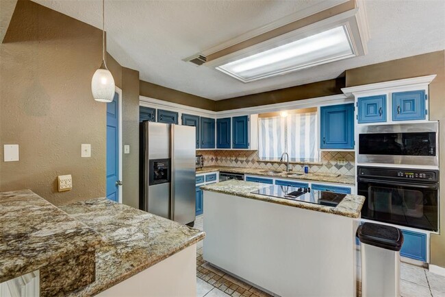 Building Photo - 6502 Inverness Way