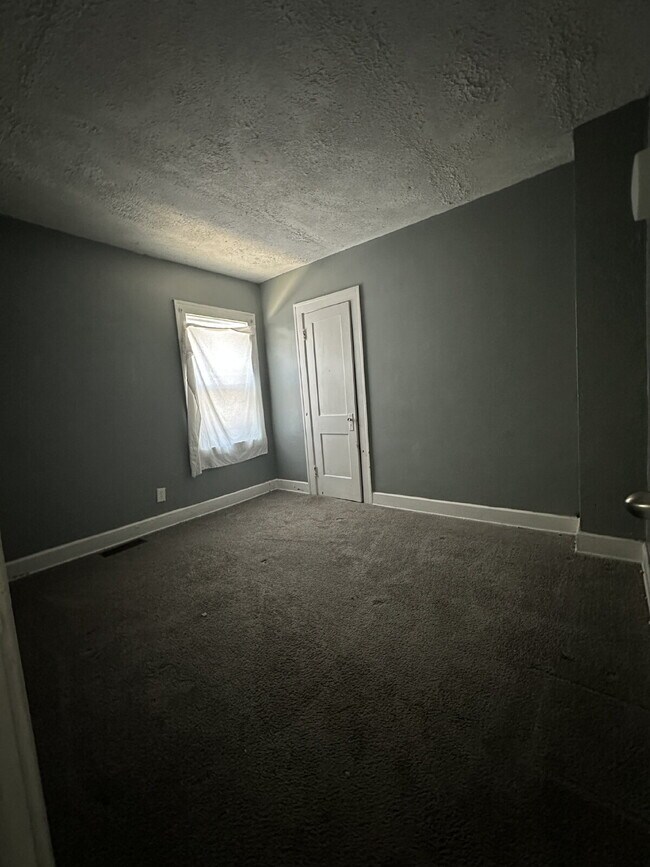 Building Photo - Newly Renovated 2BR/1BA First Floor Apartment in Nearby Larchmere Neighborhood