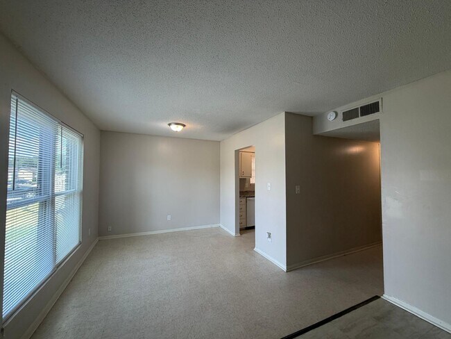 Building Photo - 2218 Jonathan Dr NW
