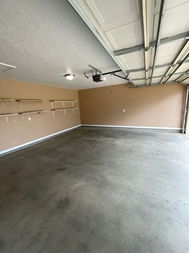 Building Photo - 110 Delia Dr