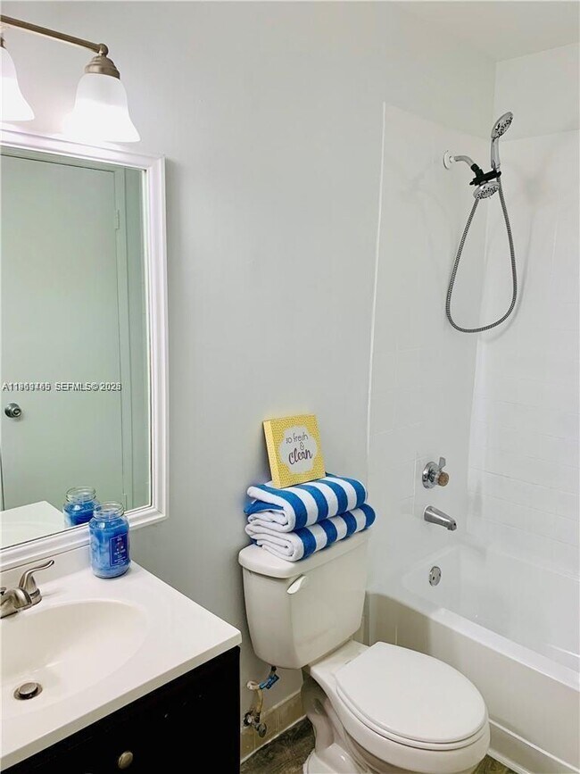 Building Photo - 9921 Nob Hill Ln