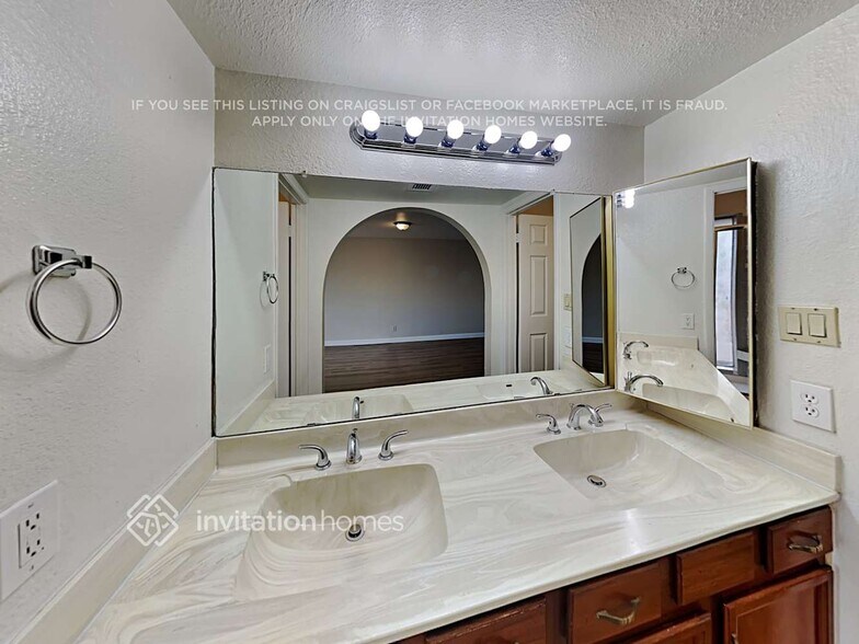 Building Photo - 18432 N 46th Ave