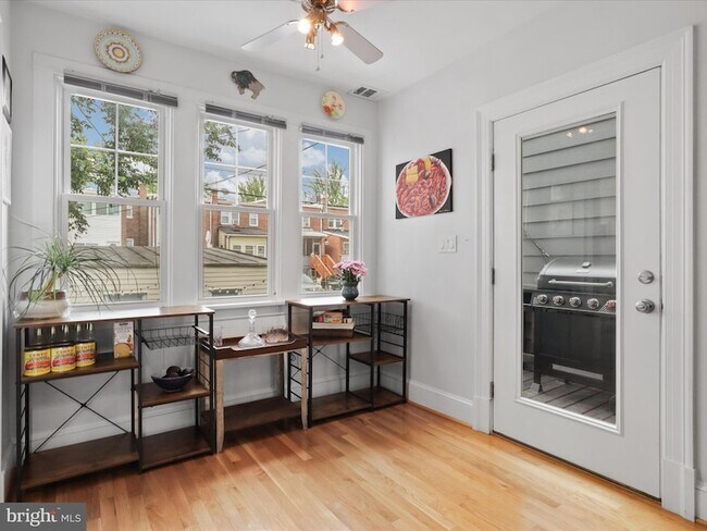 Building Photo - 1813 Bay St SE