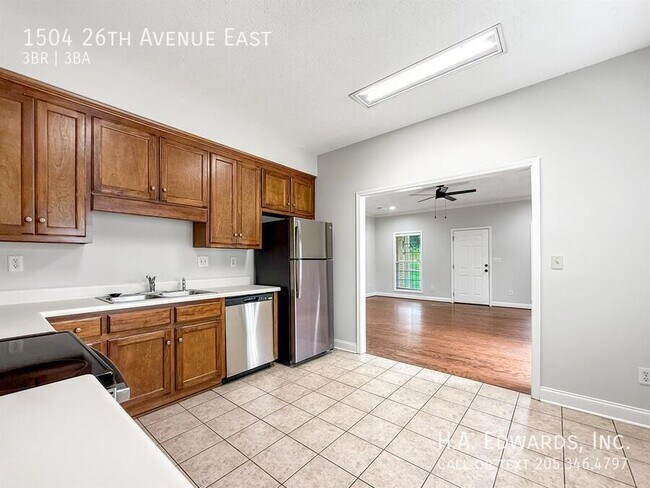Building Photo - 1504 26th Ave E