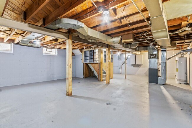Building Photo - 11419 Somerset Ave