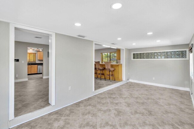 Building Photo - 3450 NE 19th Ave