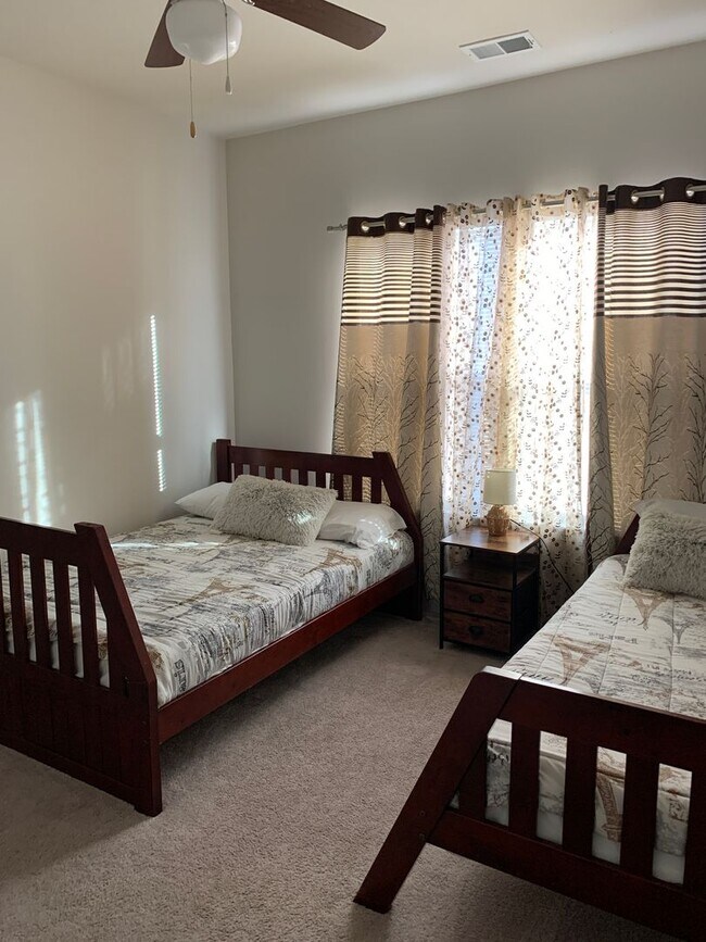 Building Photo - AUGUST SPECIAL!!! 4-bedroom, 3.5-bath town...