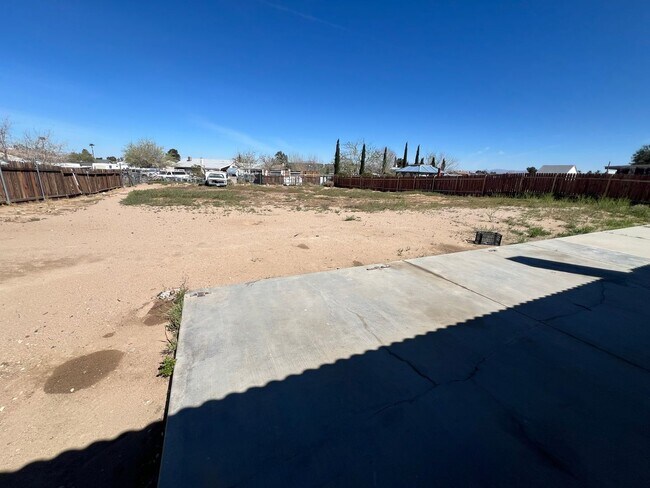 Building Photo - Move-In Ready Beauty with Granite Kitchen, Stainless Steel Appliances & Expansive Backyard