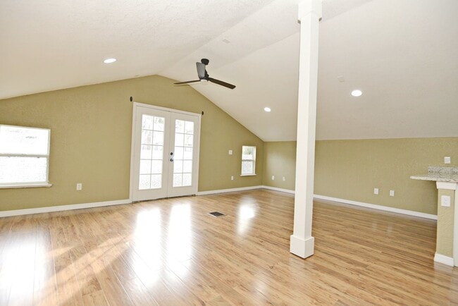 Building Photo - 1023 E Amelia St