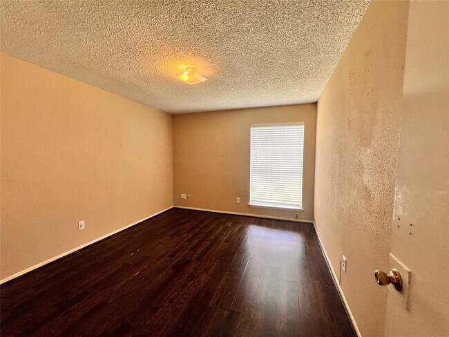 Building Photo - 6331 Pouter Dr