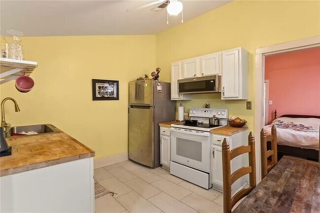 Kitchen - 5721 Royal St