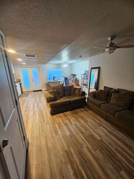 Building Photo - 649 E Mt Dutton Way
