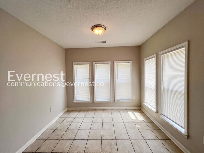 Building Photo - 494 Windridge Point