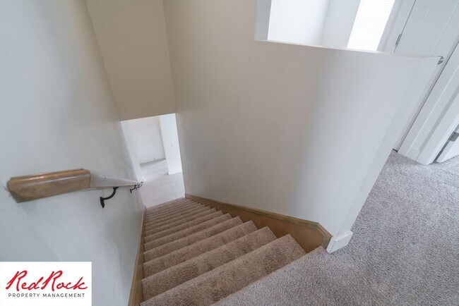 Building Photo - Pet Friendly 4 Bedroom Little Valley Home ...