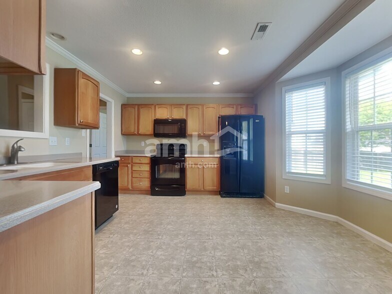 Building Photo - 6560 Gentlewinds Dr