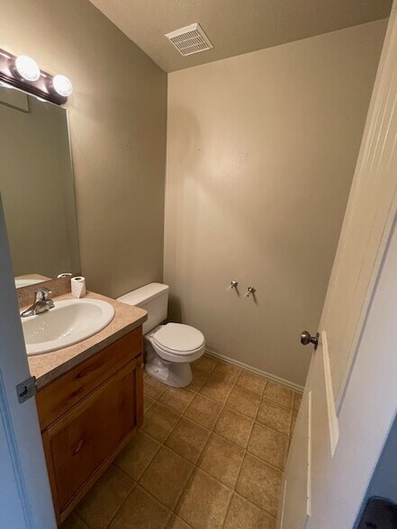 Building Photo - 1813 N Belvedere Way