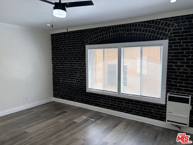 Building Photo - 738 S New Hampshire Ave