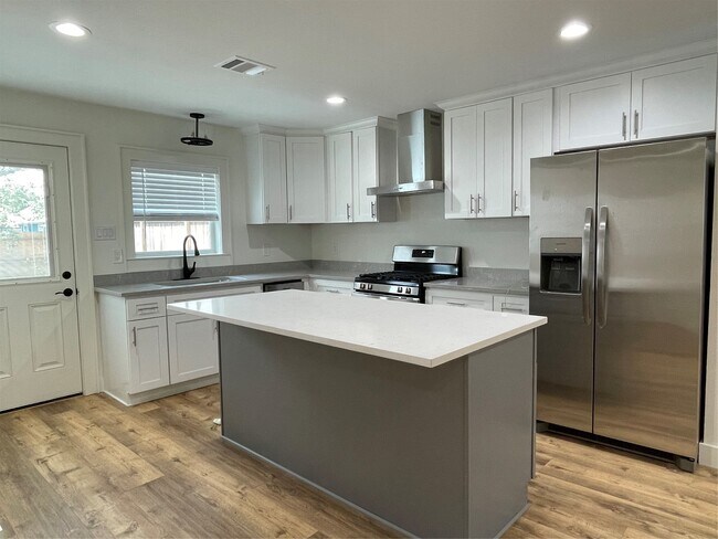 Building Photo - 1026 Kern St