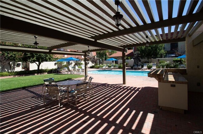 Building Photo - 6204 1/2 Shoup Avenue, Los Angeles, CA 91367 - 2 BR 3 BA townhouse