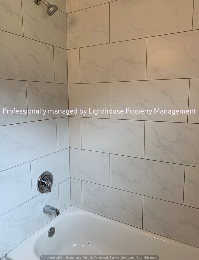Building Photo - Bright 3 Bedroom Home With Open Layout And Storage Space