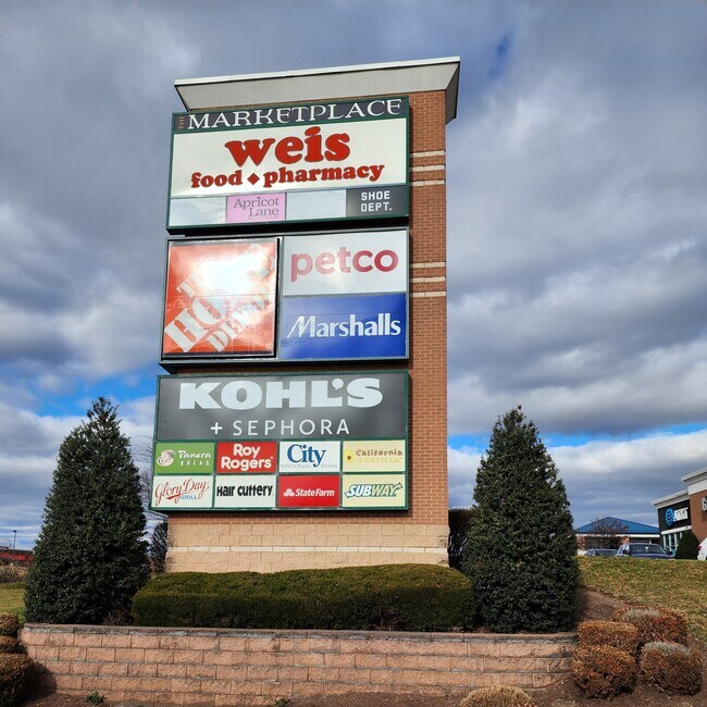 Building Photo - 183 Presidents Pointe Ave