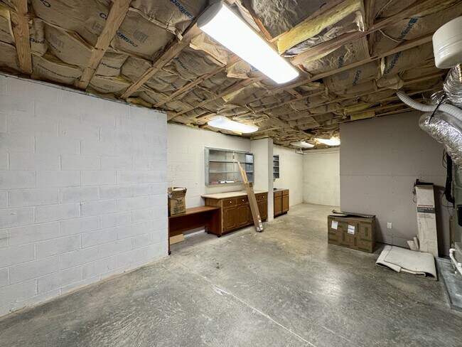 Building Photo - 124 Vinita Ln