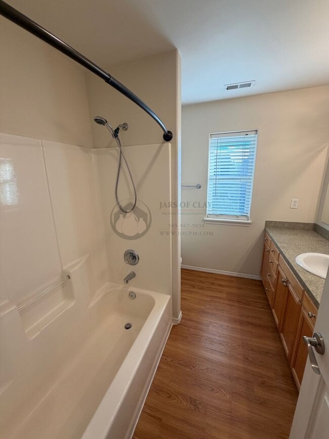 Building Photo - Great Location in Canby-Ready to Rent