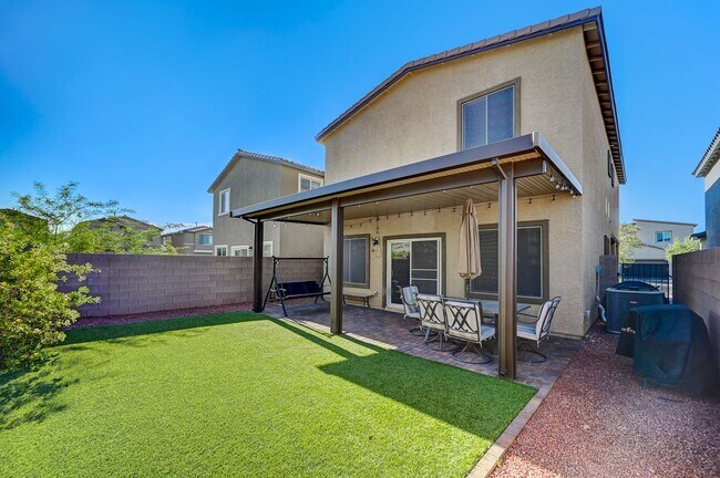 Building Photo - Spacious 4 Bedroom Home!