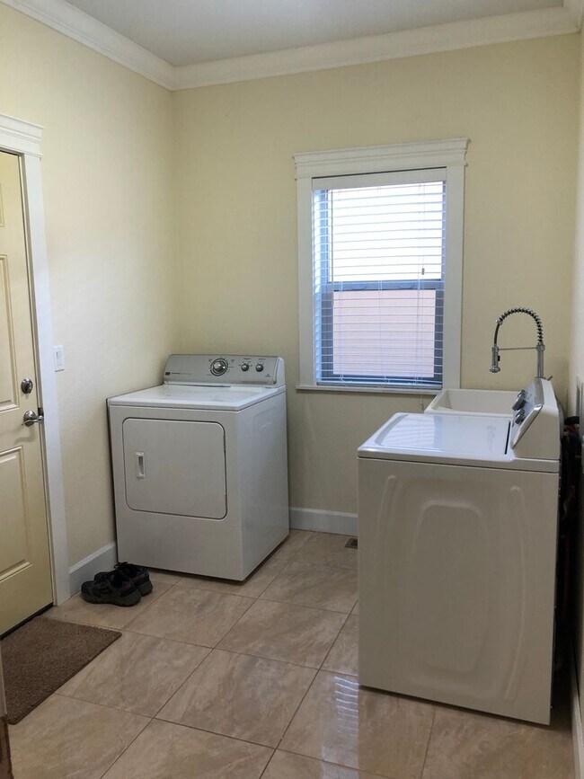 Building Photo - Luxury East Medford Home with 4 Bedrooms, 2 Bonus Rooms & Dual Living Areas