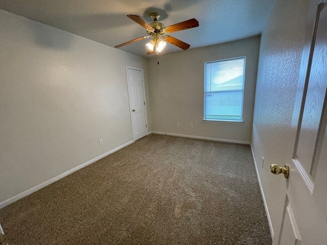 Building Photo - 1906 Charleston Ct