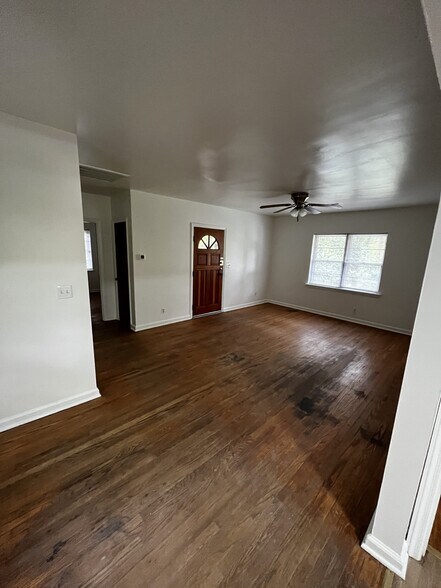 Building Photo - 5025 Sunnyside Ave