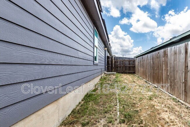 Building Photo - 547 Filibusters Trail