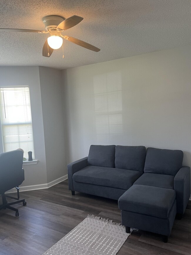 Building Photo - 822 Waterfield Dr