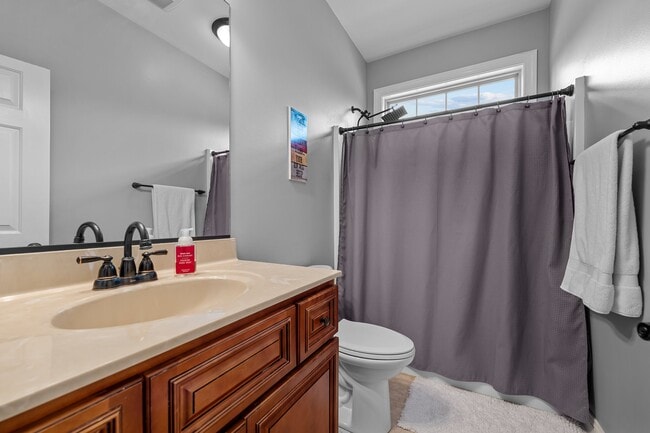 Building Photo - 1923 Strathmore Dr