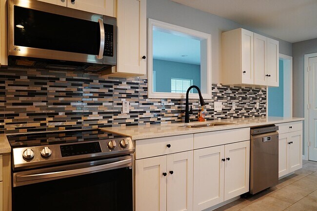 Building Photo - 3535 Rosedale St