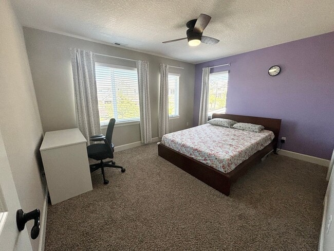 Building Photo - Beautiful 5 Bedroom with Den/Office and Large Bonus Room in Bethany Ridge!!!
