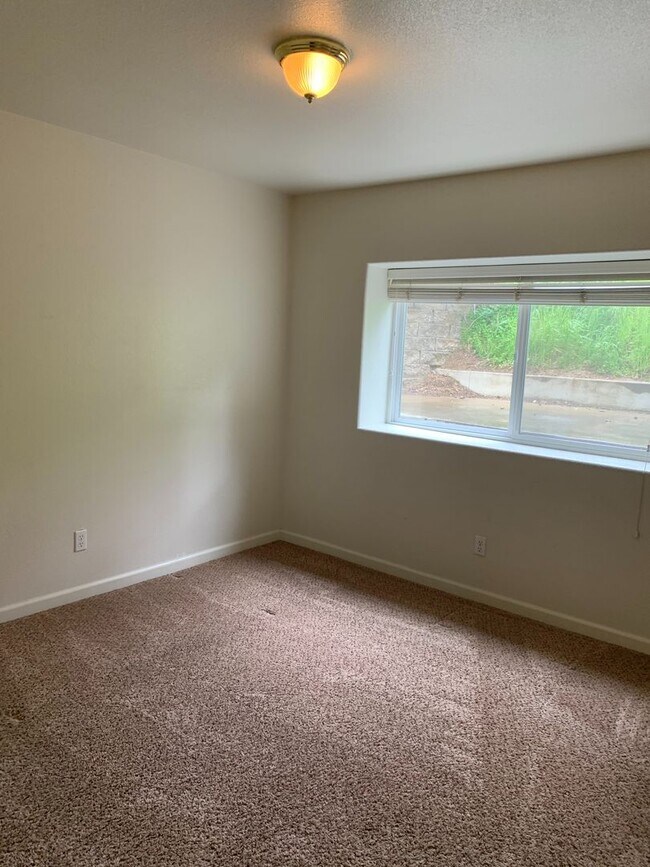 Building Photo - 607e