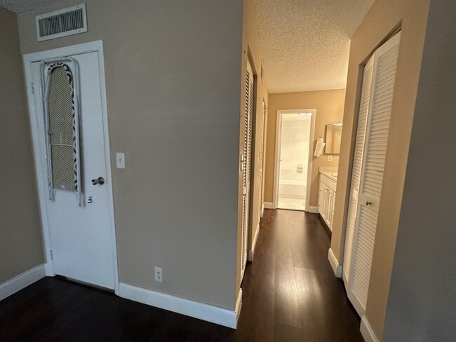 Building Photo - 5961 N Falls Cir Dr