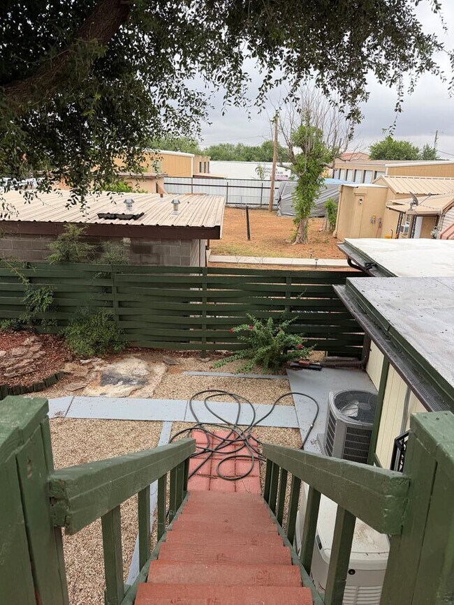 Building Photo - 212 Orchard Dr