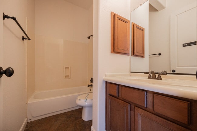 Building Photo - 12746 W Colter St