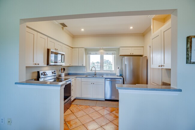 Building Photo - 5060 Harmony Cir