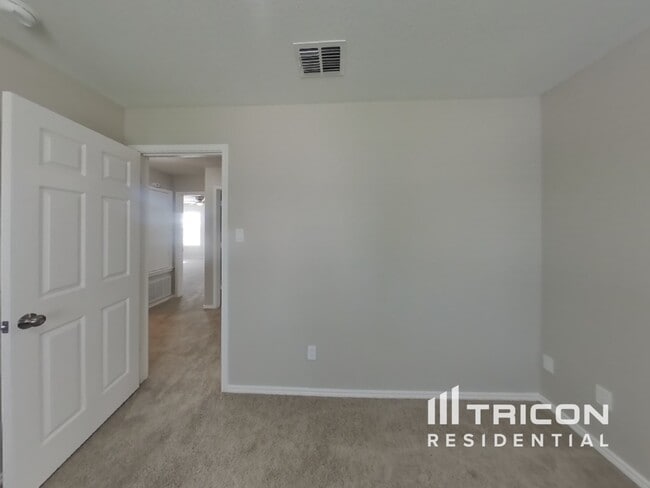 Building Photo - 2714 Moonrock