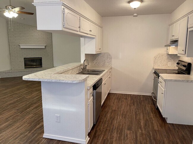 Building Photo - 3 bedroom home for rent in Edmond near W 15th Street and Santa Fe!  2 baths, 2 car garage + fence...