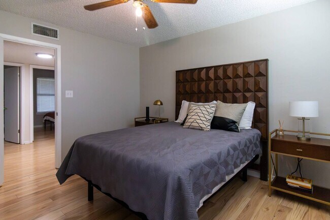 Building Photo - 1609 Ronstan Dr