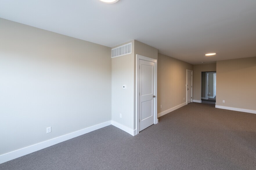 Building Photo - 2571 S Kinnickinnic Ave