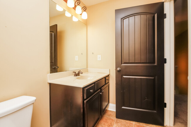 Building Photo - Fantastic Opportunity 5 Bedroom  3 Bath Ho...