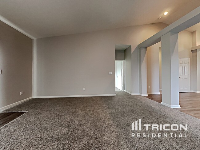 Building Photo - 675 Albermarle Dr