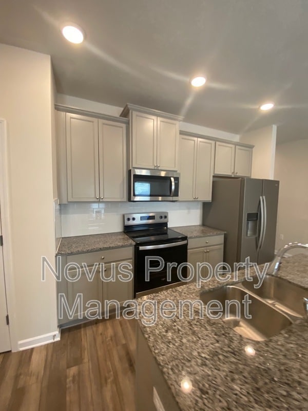 Building Photo - 1182 Westhampton Wy