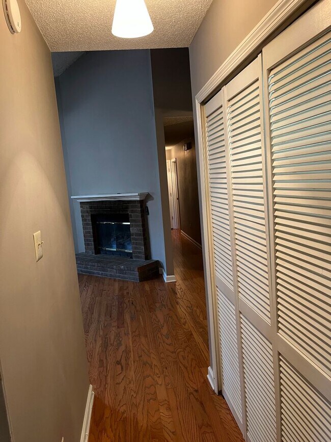 Building Photo - Knoxville 37922, 3 bedroom, 2 bath home with a lot of storage - Call Susan Niedergeses (865) 300-...