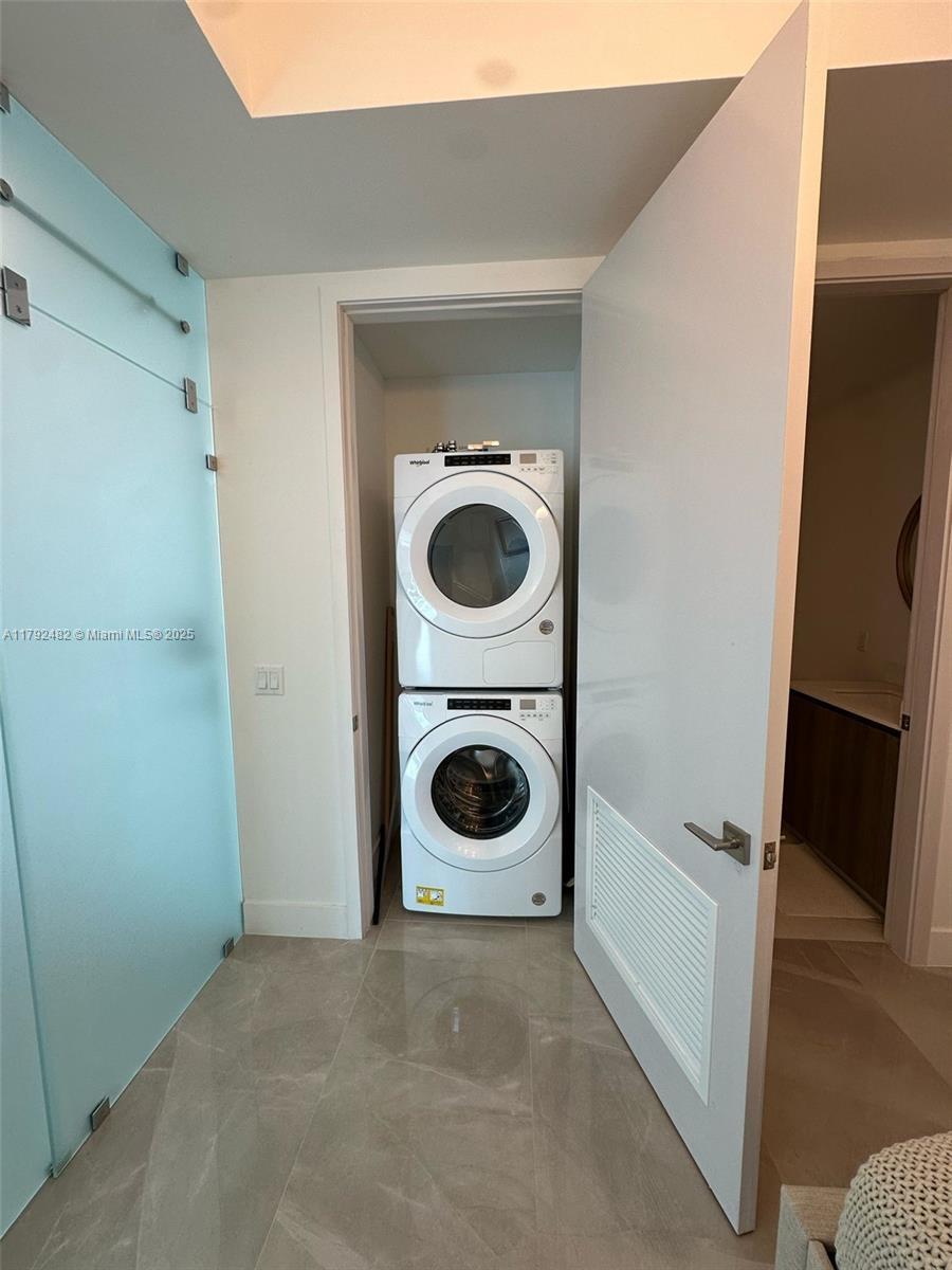 Building Photo - 17550 Collins Ave